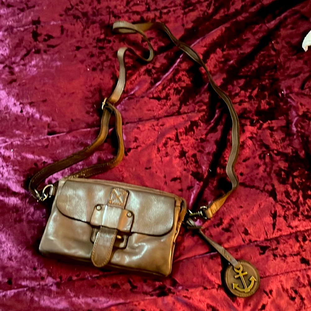 Harbor & 2nd- Brown 100% leather purse.